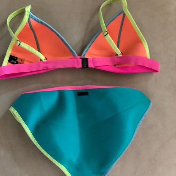 TRIANGL bikini top and bottom size large - Picture 2 of 5